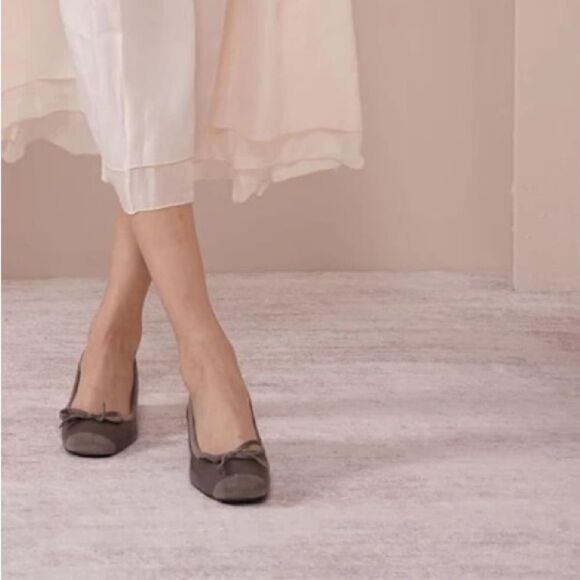 C.Paravano Women's Pump Square Toe Low Block Heels, Grey, Size 39/8 -8.5 NWOT - Picture 1 of 10